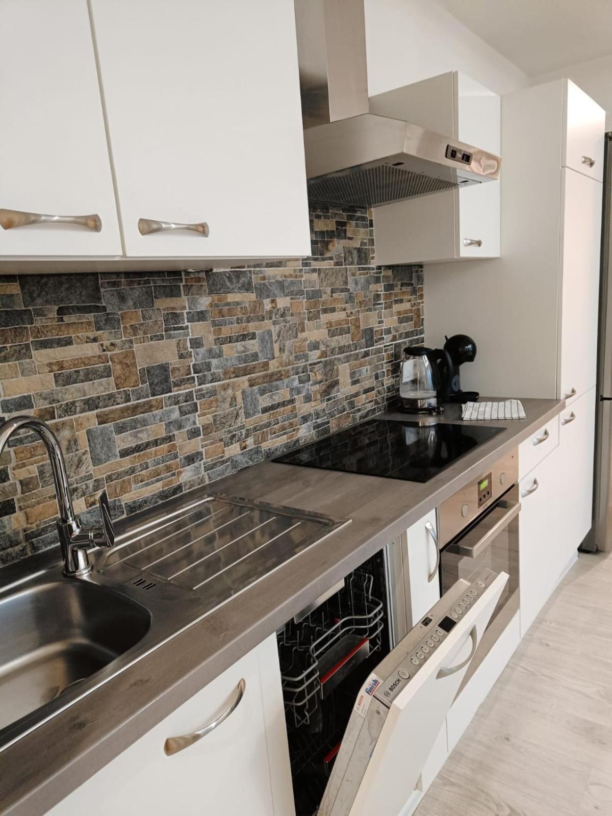 Sag Riazanska Residence 3 Room Free Wi-Fi บราติสลาวา ภายนอก รูปภาพ